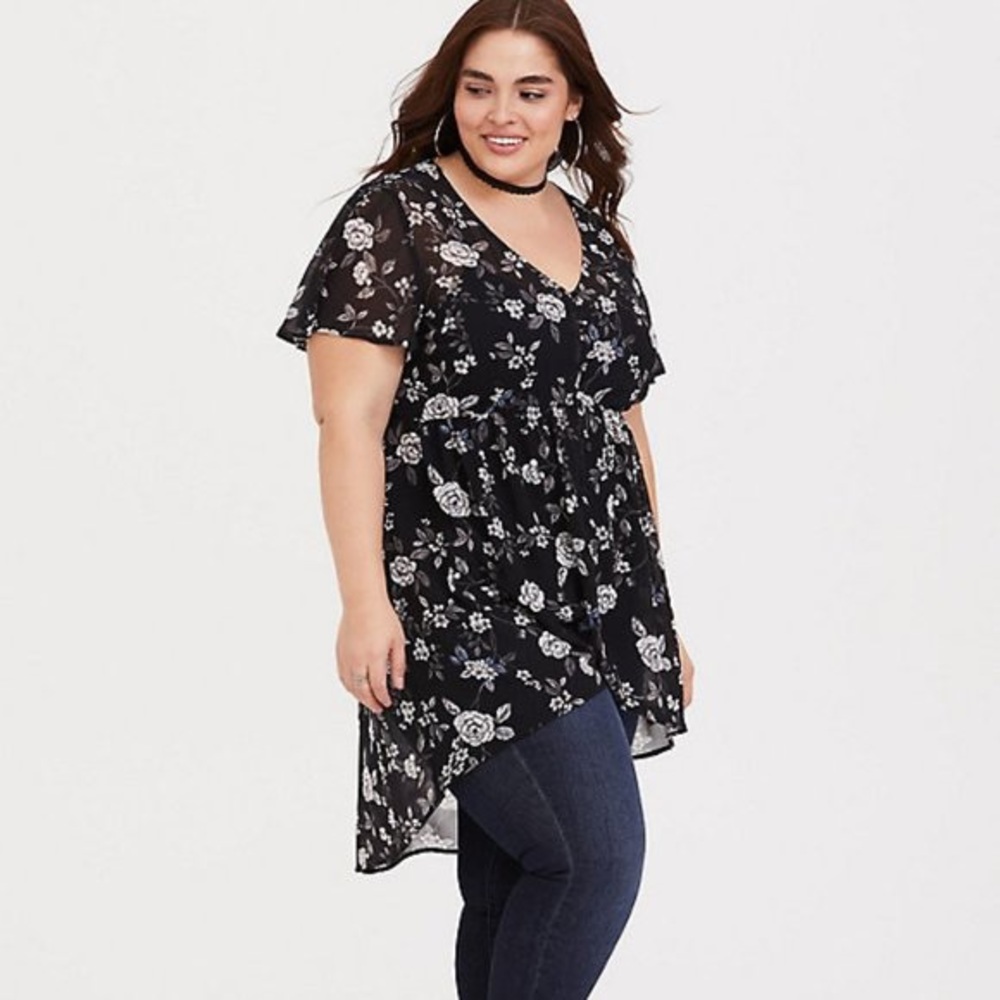 Sz.00 Torrid Black Floral Hi-low Top